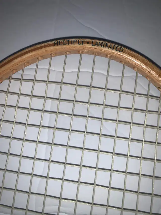 Rare find Vtg (over 40 yrs) Yonex Badminton Wooden Racket H-G3 in Arts & Collectibles in Markham / York Region - Image 10