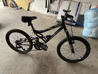 20” Hyper Bear Mountain kids bike, View more