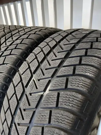 Porsche Cayenne 18" Wheels and Winter Tires for sale. The tires are Michelins and have a few Winters...