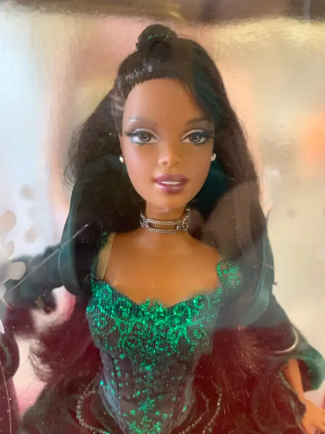 Vintage Mattel Holiday African American barbie 2004 in Toys & Games in Oshawa / Durham Region - Image 3