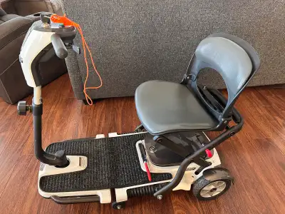 Pride folding mobility scooter. Guc. New battery two years ago. Stonewall