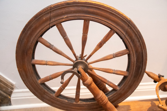 Antique Spinning Wheel in Arts & Collectibles in City of Toronto - Image 3