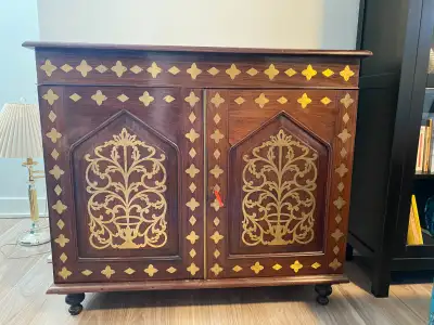 Handcrafted Indian Wooden Cabinet / Cabinet Indien en Bois, View more