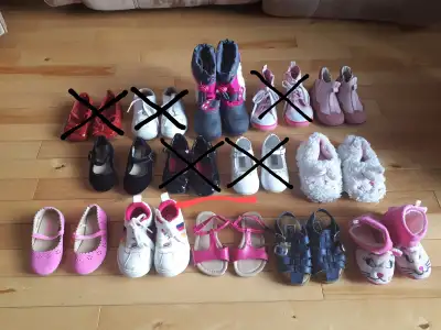 Souliers et bottes grandeur 5 petite fille, View more