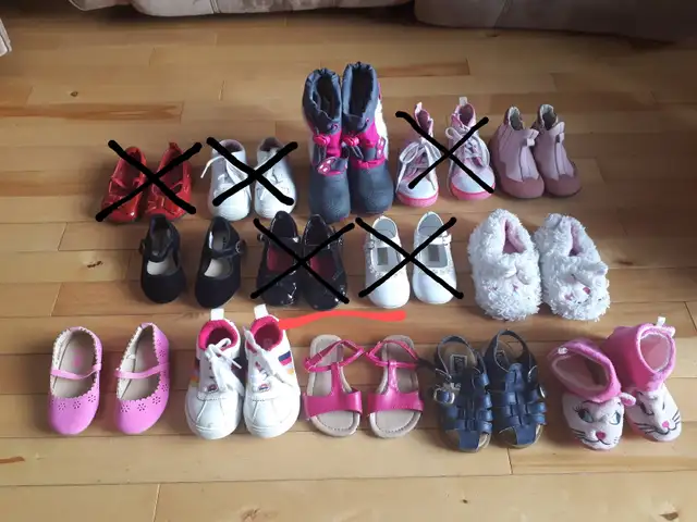 Souliers et bottes grandeur 5 petite fille in Kids & Youth in Laval / North Shore - Image 2
