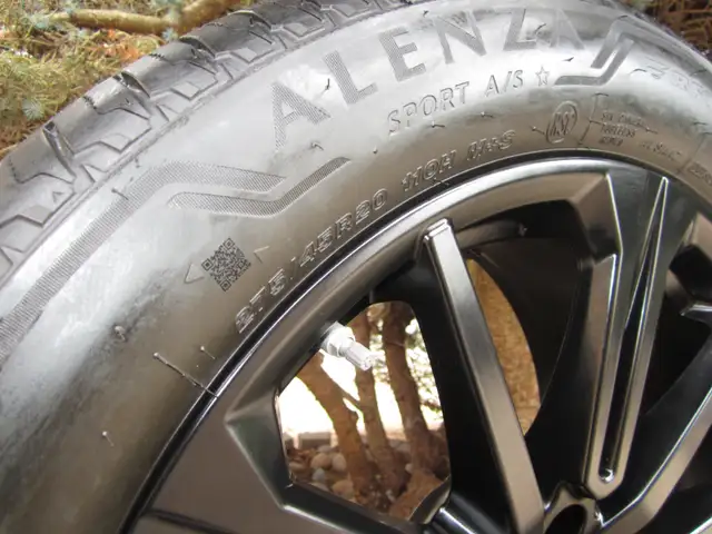 Next to new BMW X5 X6 OEM 20" black summer wheel set style 748M in Tires & Rims in Oakville / Halton Region - Image 6
