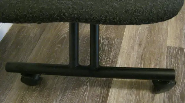 Ergonomic Kneeling Chair, Adjustable Stool for Home and Office in Chairs & Recliners in Kingston - Image 9