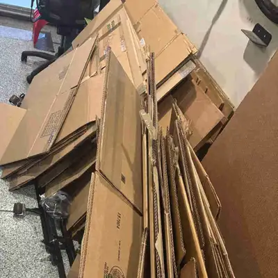 40 sturdy boxes various sizes. Small to large (excellent selection!) 1 small mirror box Bag of packi...