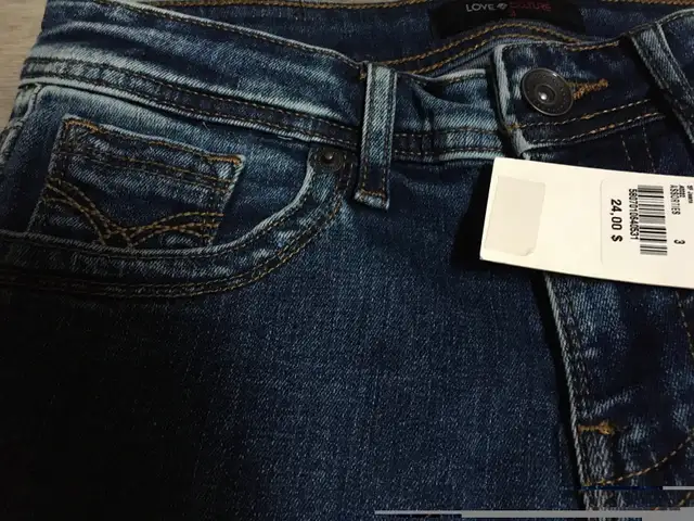 Skinny jeans in Women's - Bottoms in City of Montréal - Image 6