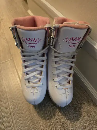 Cameo by Jackson girl figure skates- size 13, View more