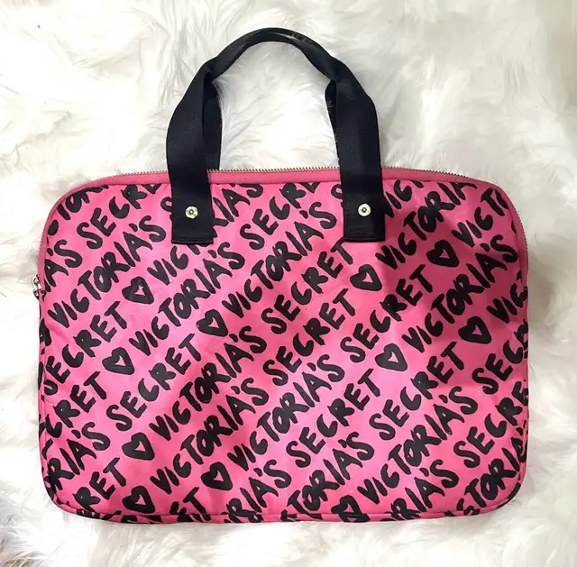Victoria's Secret Padded  Laptop Case / Carrying Case in Laptop Accessories in Oakville / Halton Region - Image 3