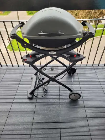 I am selling a Weber Q2400 electric bbq which is in very good condition but note that it needs a new...