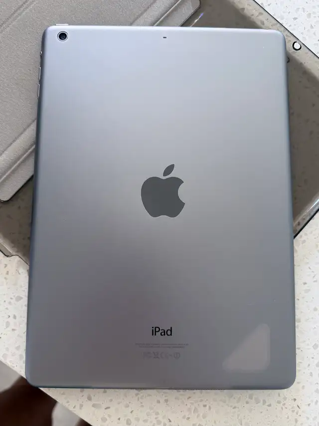 iPad Air Model MD786C/A in iPads & Tablets in St. Albert - Image 5