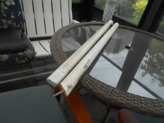 2-RAMPES D ESCALIER,EN BOIS SOLIDE BLANCHES. in Other in Longueuil / South Shore - Image 3