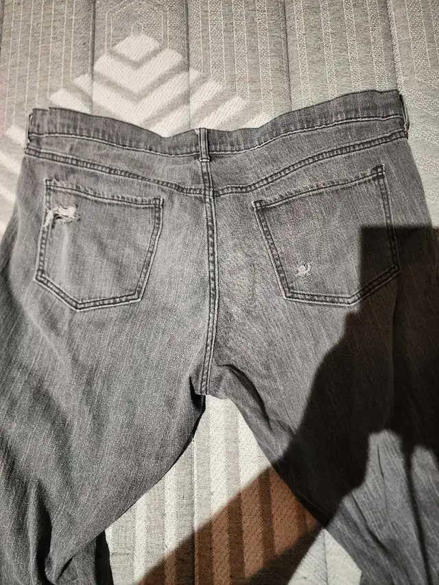 Grey Jeans SIZE 18 in Women's - Bottoms in Oshawa / Durham Region - Image 3