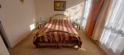 Complete as on the pictures except no box and no mattress