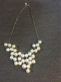 Fun faux pearls necklace. Pine Ridge NE pick up location