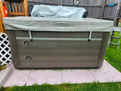 Signature Self-Cleaning Hot tub,Only 3.5 years old, View more