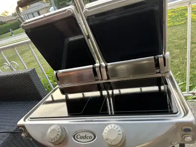 Commercial Panini Grill – Cadco/UNOX XAP020PR Made in Italy, this heavy-duty double plate grill is i...