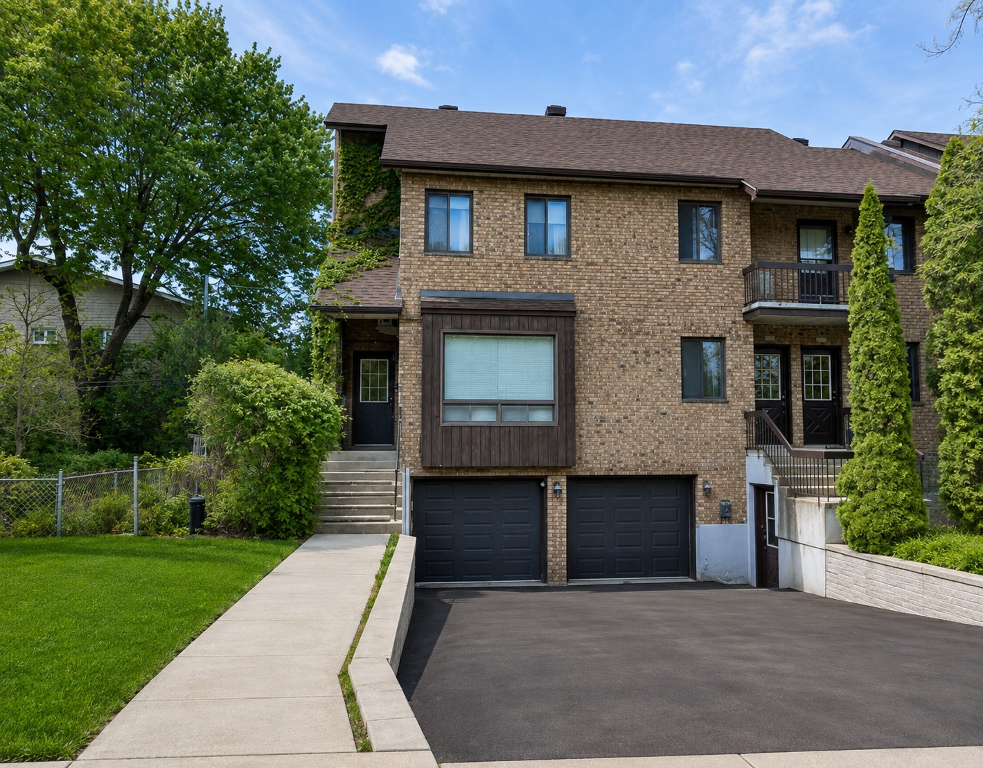 Family Townhouse / Newly Renovated / Garage Included — photo 1