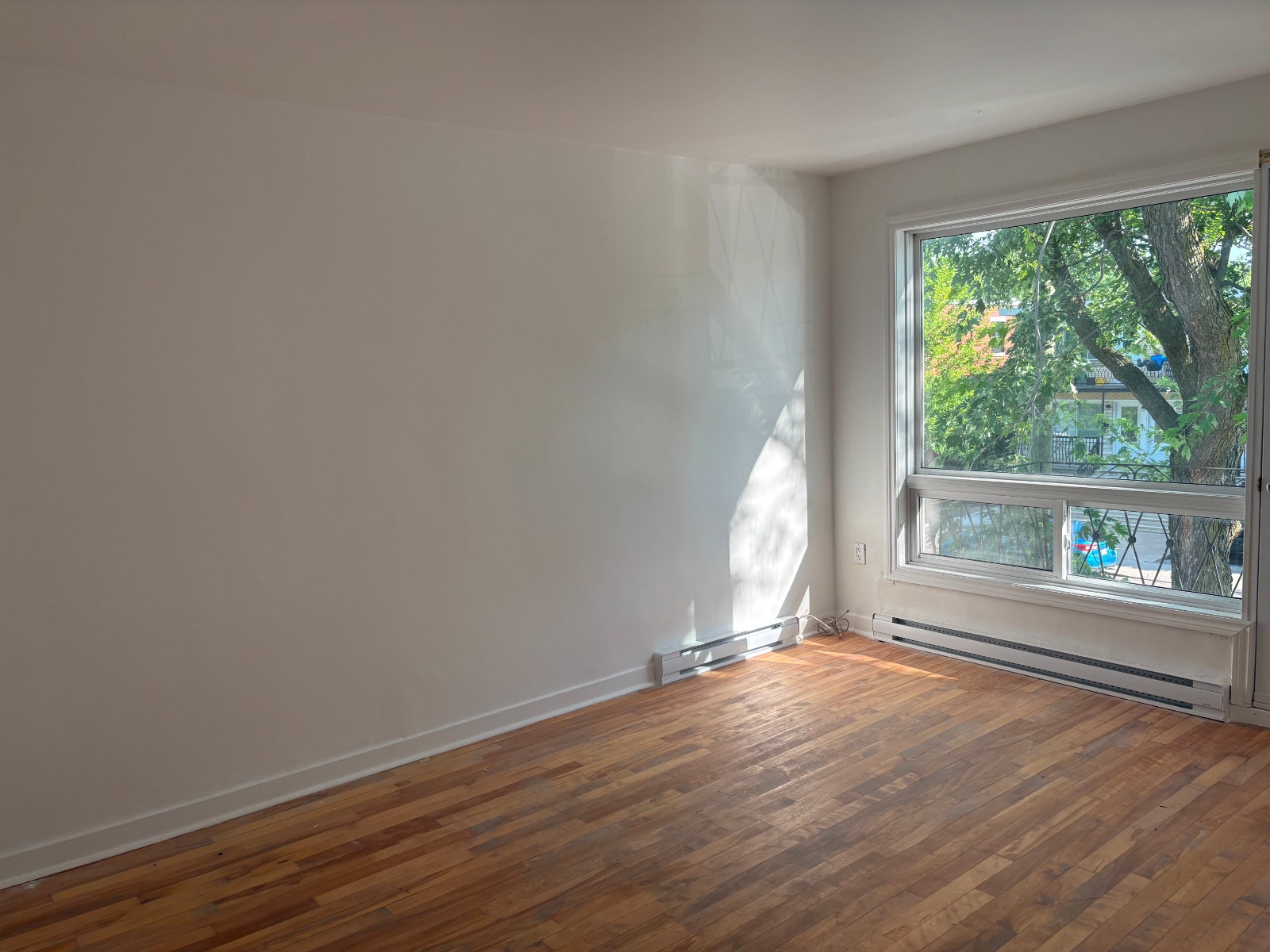 2 Beds 1 Bath - Apartment (Immediately Available) — photo 2