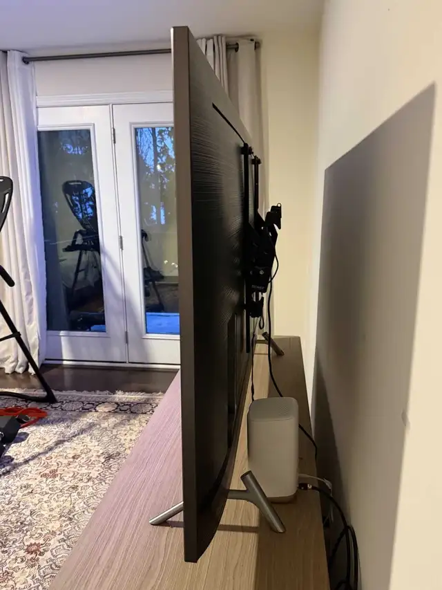 SAMSUNG 65" QLED TV in TVs in City of Toronto - Image 6