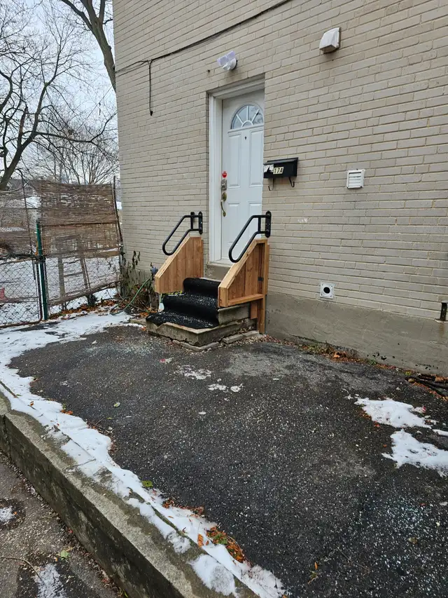 Yonge & Finch, Main floor, 1 Bed   spacious Living Room $1,850