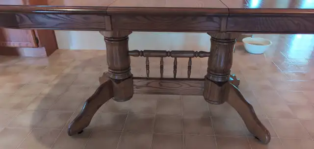Oak Dining Table with 6 Chairs in Dining Tables & Sets in Hamilton - Image 5