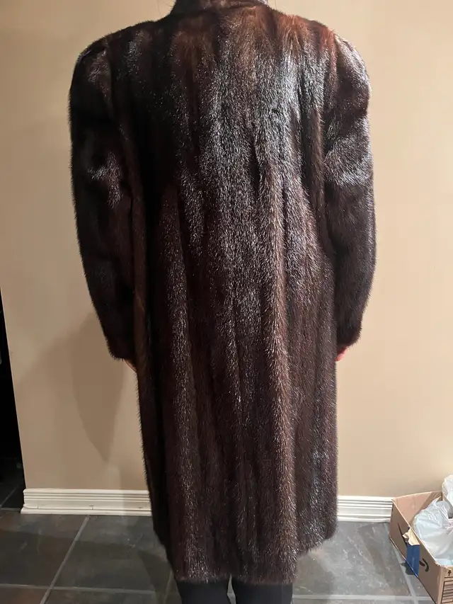 MANTEAU DE FOURRURE /MINK COAT in Women's - Tops & Outerwear in Laval / North Shore - Image 3