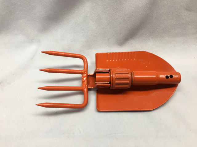 Folding Orange Mini  Shovel /Rake in Outdoor Tools & Storage in St. Catharines - Image 4