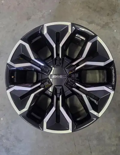 Set of 4 including centre caps and TPMS sensors. In perfect shape, no issues look brand new. Fit GMC...