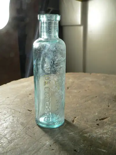 plusieurs bouteille antique a différent prix photo 1 et 2 bouteille antique d'apothicaire sirop des...