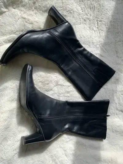 Ladies Giannetti Black Leather Size 9 boots, View more
