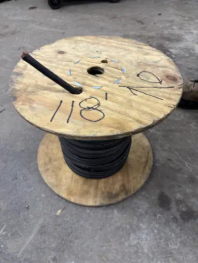 118 feet of 1/0 gauge welding cable, It's marked 'FLEX-A-PRENE HEAVY DUTY WELDING CABLE'. Made in US...
