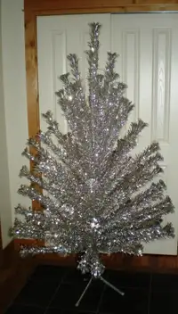 looking for silver or white Xmas tree, maybe vintage ‘60’s/‘70’s