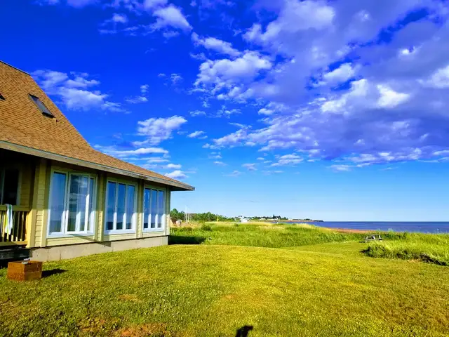 *SALE*Big Beautiful Beach House (with Hot tub) - Vacation Rental in Prince Edward Island in Canada - Image 3