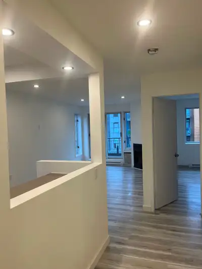 3 ½ entièrement rénové sur le Plateau – Stationnement intérieur inclus. 5420 St Denis, H2J 2M3, Mont...