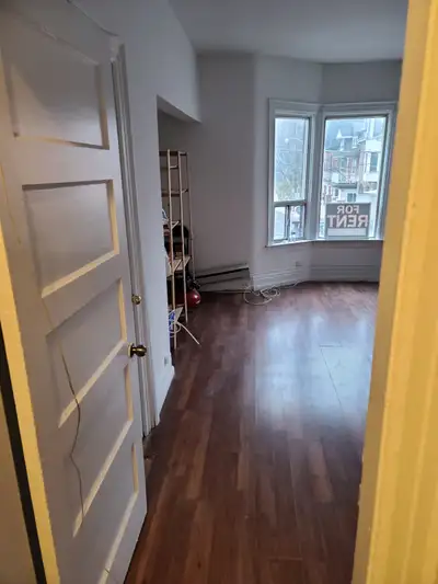 Annex-Dupont Subway. 1 Bedroom in a shared 4-bedroom apartment