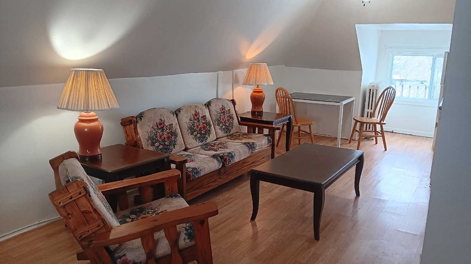 Bachelor apartment downtown Sydney 1