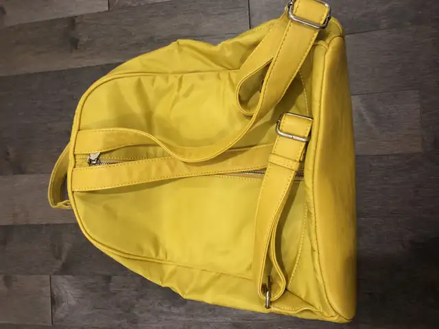 colab backpack bag in Bags & Luggage in City of Montréal - Image 3