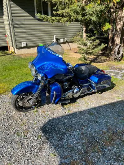 This bike is mint & comes with many extras. Custom paint job, custom exhaust, all chrome front end,...
