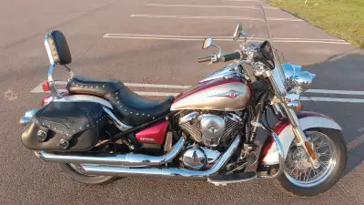 Kawasaki vulcan VN900 LT 2009 in excellent condition. Only 44,500 km. Never fallen over, no accident...