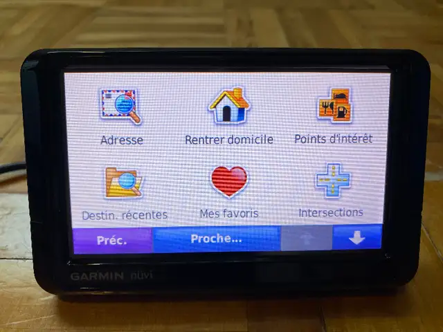 Garmin Nuvi 265wt + accessoires in General Electronics in City of Montréal - Image 8