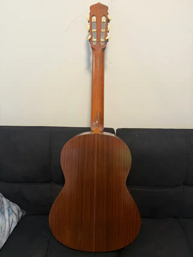 1960’s Vintage Yamaha Classical Acoustic Guitar No. G160  in Guitars in Hamilton - Image 11