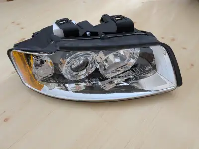 Pair of headlights fit Audi A4 from 2002-2005. Driver side is OEM Valeo. Pass side is decent afterma...