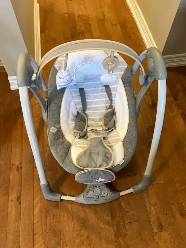 Ingenuity swing 'N go portable swing model 11023 in Playpens, Swings & Saucers in Oakville / Halton Region - Image 2