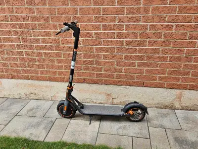 This Segway Ninebot KickScooter is in excellent, lightly used condition. It features a reliable elec...