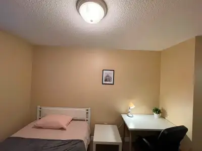 Furnished room @ Weston/401 - All utilities + wifi