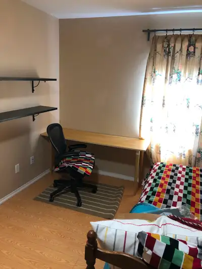 York U, Student Room Furnished prvt bath, 2FL; live in Owner