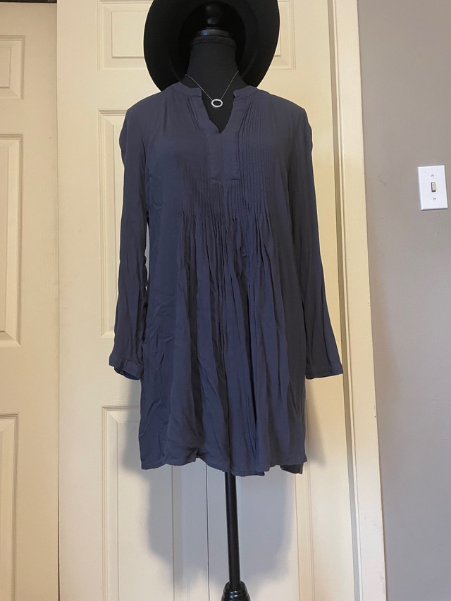 Old Navy mini dress, gray, small, with underlining, excellent  in Women's - Dresses & Skirts in Oakville / Halton Region - Image 3
